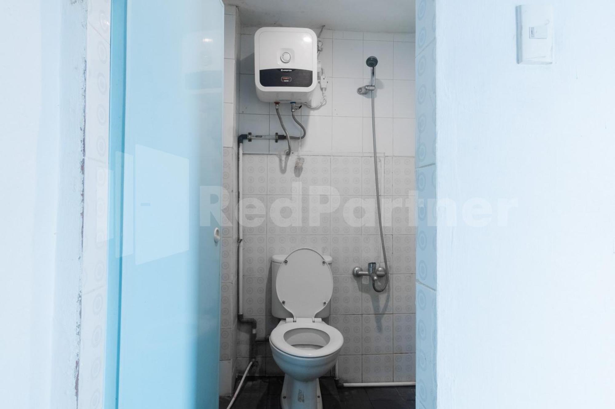 Teratai Guesthouse At Rs Adam Malik Medan Mitra Reddoorz エクステリア 写真