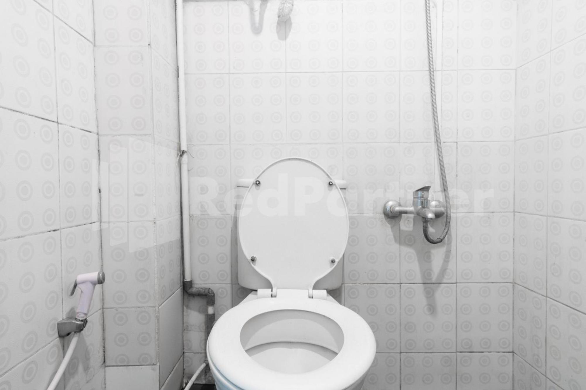 Teratai Guesthouse At Rs Adam Malik Medan Mitra Reddoorz エクステリア 写真